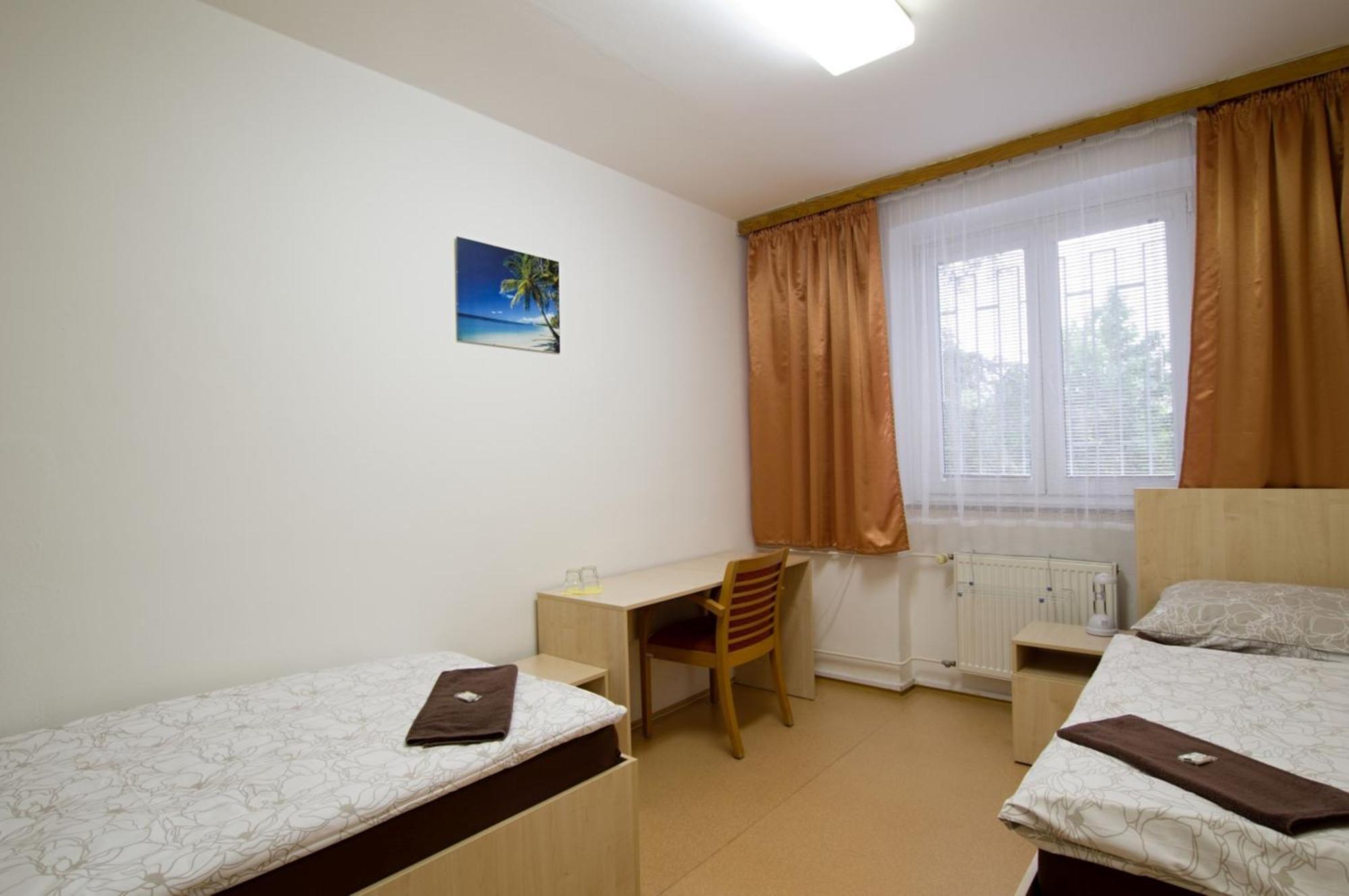 Tauferovy Koleje Hostel Brno Luaran gambar